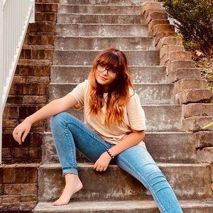 Meet your Posher, Chloe